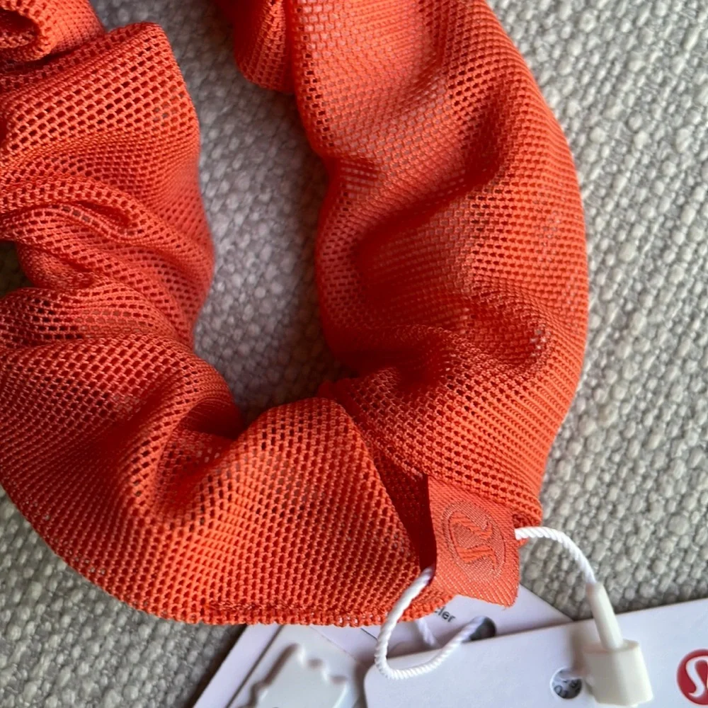 Lululemon Uplifting scrunchie - BRIK one size